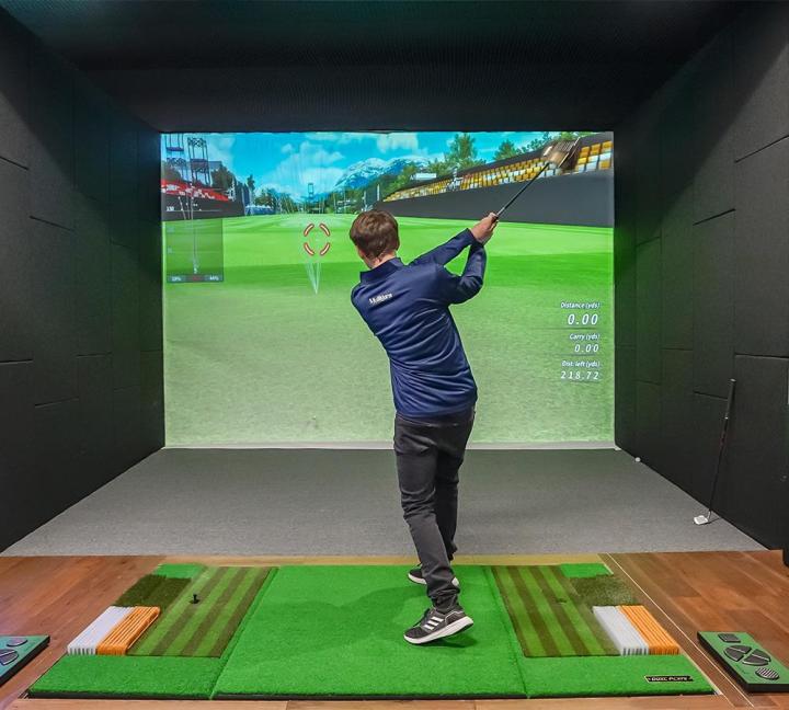 Indoor golf facility Whitby Mulligans Indoor Golf